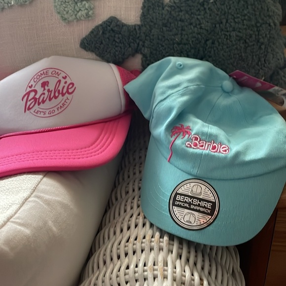 NWT- ⭐️ TWO DISNEY BARBIE 🩷
BEAUTIFUL EMBROIDERED BASEBALL CAPS - Picture 1 of 14